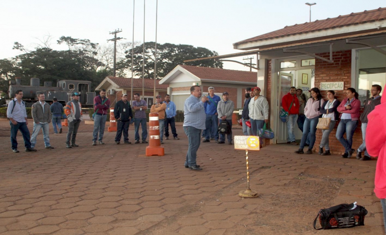 Assembleia de trabalhadores - campanha salarial e social 2015 - Usina Alta Paulista - Usalpa - Junqueirópolis-SP