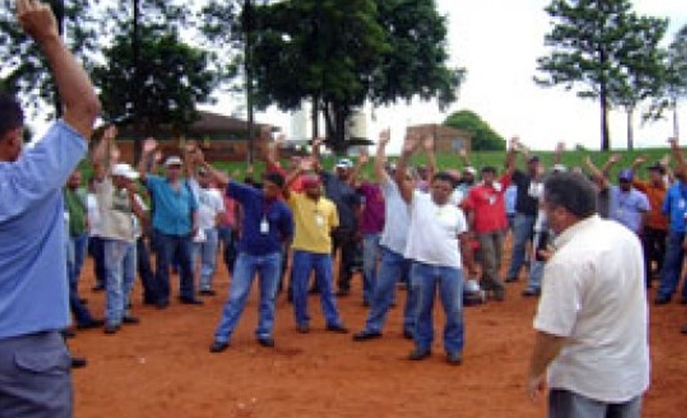 Decasa paga o salário atrasado e funcionários voltam ao trabalho