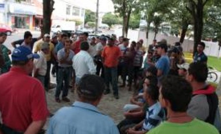 Trabalhadores estão sem receber na Usina Alvorada do Oeste