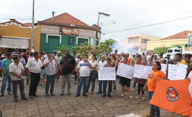 Trabalhadores da Decasa fazem passeata em Presidente Venceslau
