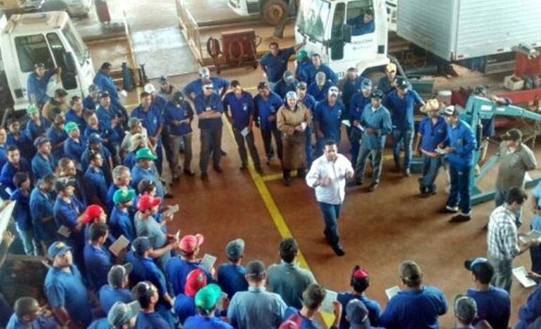 Presidente do Sindetanol faz assembleia na Usina Caeté