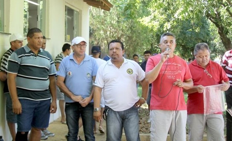 Trabalhadores prestigiam os torneios de futebol e truco do Sindetanol