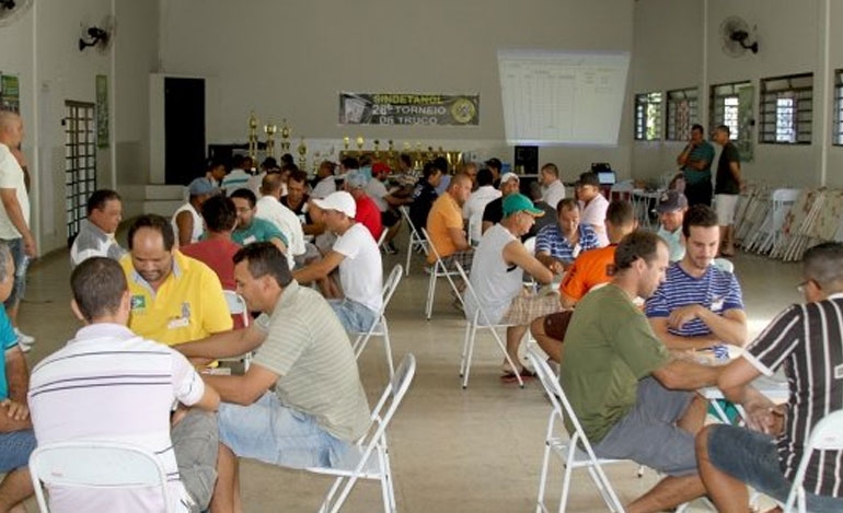 Duplas experientes participam do 28º Torneio de Truco do Sindetanol