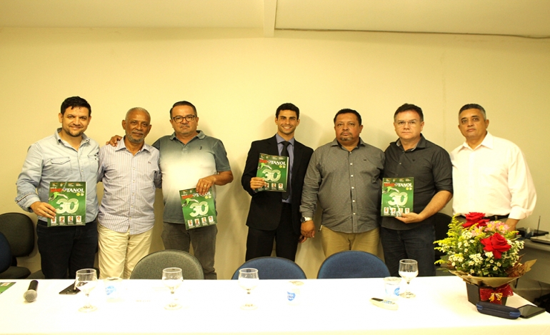 SINDETANOL FAZ LANÇAMENTO DE REVISTA COMEMORATIVA DE 30 ANOS