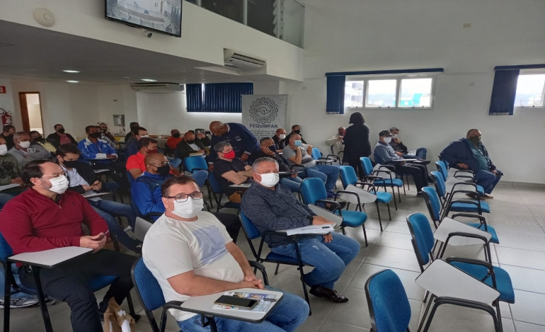 Sindetanol participa de seminário de negociação coletiva do setor químico