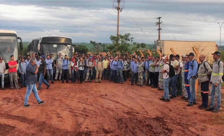 Sindetanol faz assembleia com trabalhadores da Umoe Bionergy