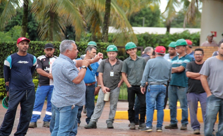 Sindetanol faz assembleia com trabalhadores da usina Califórnia