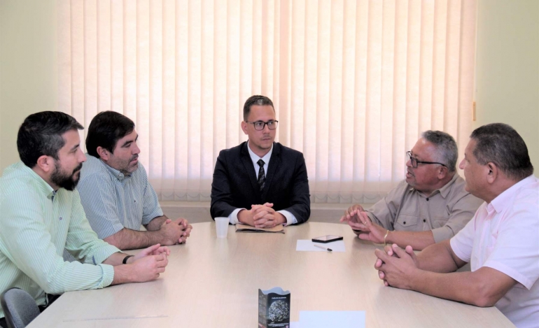 Sindetanol realiza reunião de negociação coletiva com representante de empresa