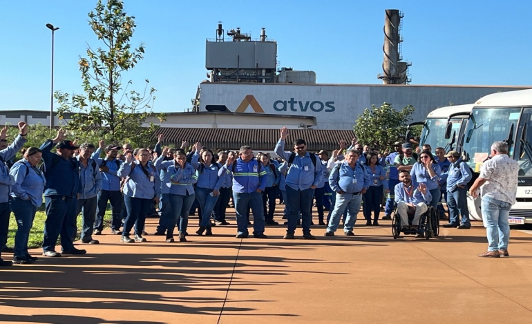Sindetanol realiza assembleia com trabalhadores na usina UCP